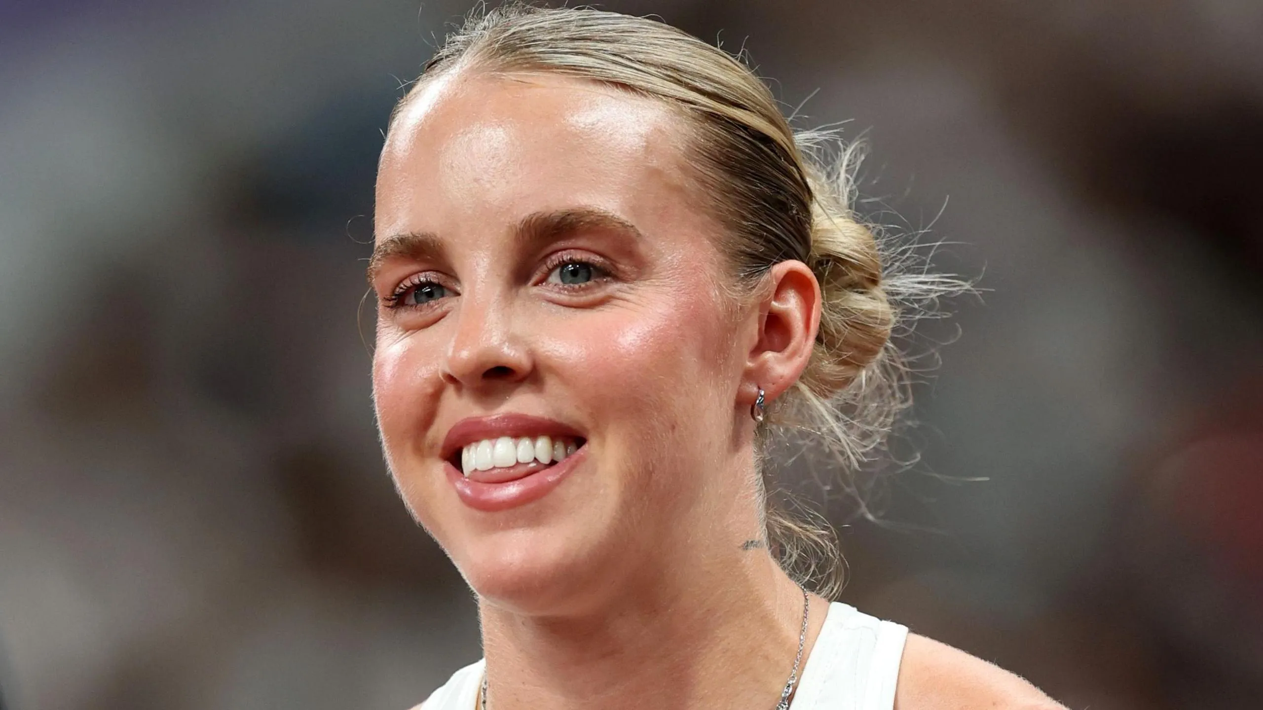 Hodgkinson Begins World Title Quest with Strong Performance